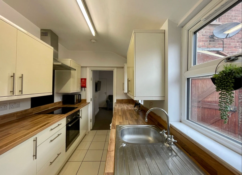 3 Bed - Bills Inclusive - Severn Street - Thumbnail 5